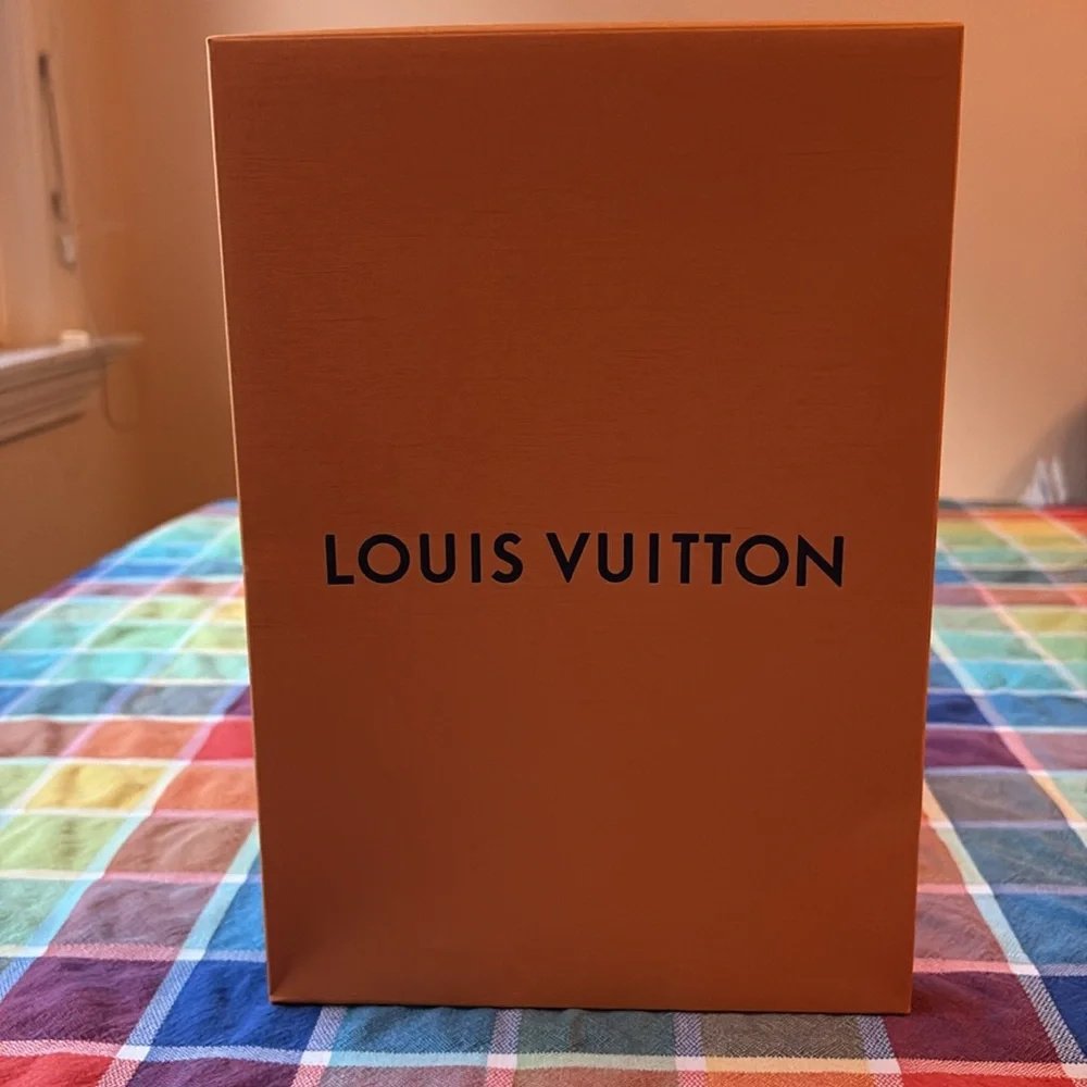 🗂️ LOUIS VUITTON FILE FOLDER WITH VECHETTA TABS 🗂️ NWOT 🗂️